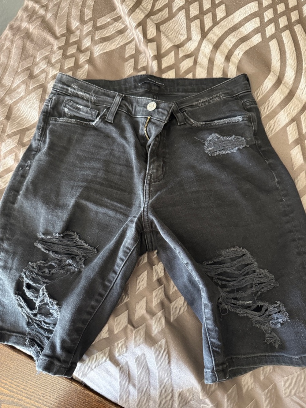 Flying Monkey Black Distressed Slim Jean Bermuda